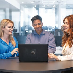 Dialectica: Πώς είναι να ξεκινάς την καριέρα σου σε μια από τις ταχύτερα αναπτυσσόμενες εταιρείες της Ευρώπης