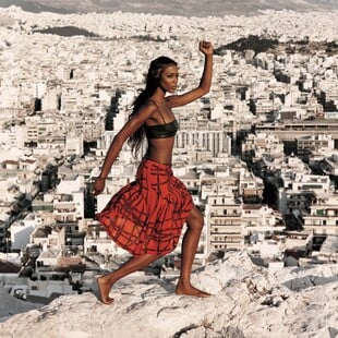 «Είσαι ό,τι φοράς», μια έκθεση για την τέχνη και το ρούχο στον 21ο αιώνα