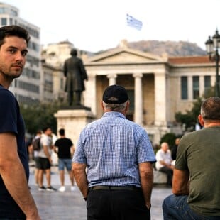 Τι δείχνει νέα έρευνα για την Ελλάδα: οι άνδρες εμφανίζονται πολύ πιο αρνητικοί από τις γυναίκες απέναντι στην ομοφυλοφιλία