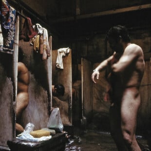 Γκάζι 1982-1984: Οι φωτογραφίες του Νίκου Μάρκου από το παλιό εργοστάσιο εκτίθενται ξανά