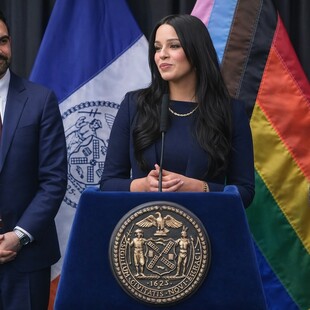 Ο Μαμντάνι ιδρύει γραφείο ΛΟΑΤΚΙ+ υποθέσεων με τρανς επικεφαλής