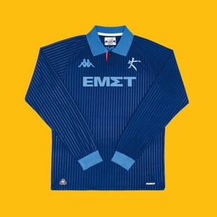 Αξεσουάρ, τσάντες, ρούχα, μαζί και η επίσημη φανέλα της Athens Kallithea FC 