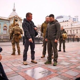 Ο Sean Penn κέρδισε Oscar, αλλά βρισκόταν στο Κίεβο με τον Ζελένσκι