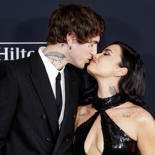 ΝΤΕΜΙ ΛΟΒΑΤΟ ΓΑΜΟΣ ΤΡΟΜΑΚΤΙΚΟ