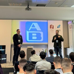 Η ΑΒ Βασιλόπουλος στηρίζει το AI Hackathon 2026