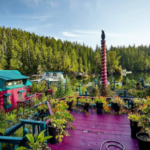 Ένα αγρόκτημα επιπλέει σ' αυτό το αυτοσχέδιο νησί 