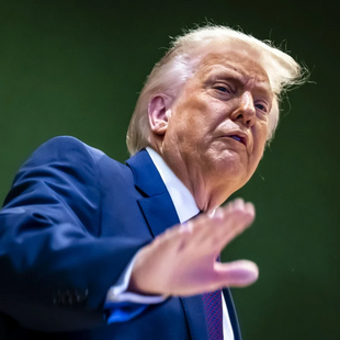 Τραμπ: «Θα υπάρξει ολική καταστροφή του Ιράν και όλα θα πάνε μια χαρά»