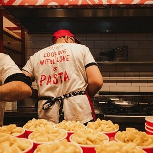 Πάνω από 35.000 μακαρονάδες σε μια ημέρα