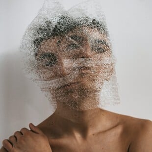 5 τρόποι να απαλλαγείτε από τη δυσάρεστη αναπνοή μετά την σκορδαλιά της 25ης Μαρτίου