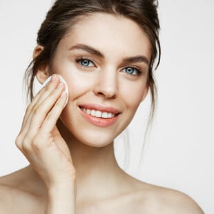 4 βασικά βήματα για λάμψη και νεανική όψη κάθε μέρα