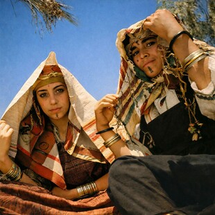 Από τον Dalí στην Ariana Grande: το V&A διαβάζει τη Schiaparelli ως μόδα, τέχνη και θέαμα