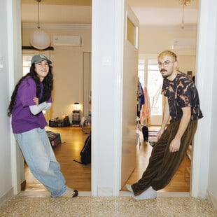 Πώς είναι να ζεις με τον βασικό στην Αθήνα; 