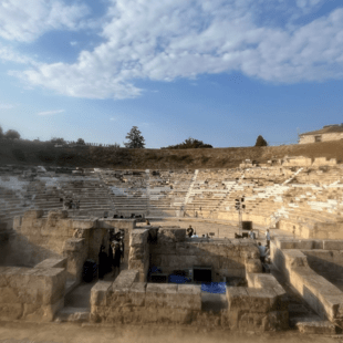 ΛΑΡΙΣΑ ΑΡΧΑΙΟ ΘΕΑΤΡΟ