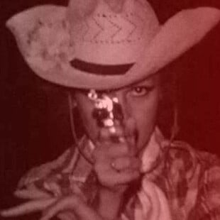 "Κάτω από τις σημαίες, ο ήλιος"