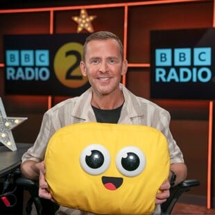 BBC ΣΚΟΤ ΜΙΛΣ ΠΑΡΟΥΣΙΑΣΤΗΣ ΣΕΞΟΥΑΛΙΚΗ ΚΑΚΟΠΟΙΗΣΗ