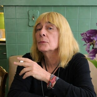  Lucy Sante: «Πρέπει να σκοτώσεις κάτι για να γεννηθεί κάτι άλλο»