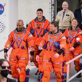 ARTEMIS II ΣΕΛΗΝΗ NASA ΕΚΤΟΞΕΥΣΗ