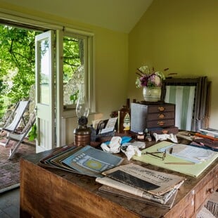 «Το δωμάτιο του συγγραφέα»: Από πού προέρχονται οι λέξεις των βιβλίων που αγαπήσαμε 