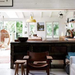 Ένα εξοχικό με αγγλική γοητεία δίπλα στην θάλασσα