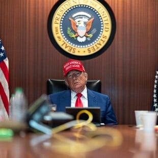 Αποκάλυψη ΝΥΤimes: Τι έγινε στο Λευκό Οίκο πριν πείσουν τον Τραμπ να επιτεθεί στο Ιράν