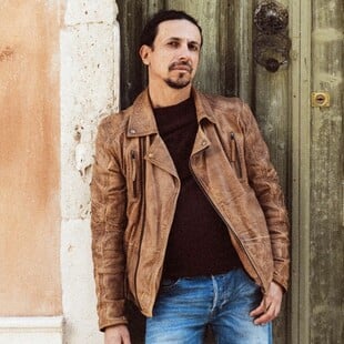 Διαβάσαμε το νέο βιβλίο του Μιχάλη Αλμπάτη