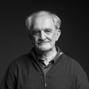 Ο Δημήτρης Καταλειφός διαβάζει το «Πένθιμο Μπλουζ» του Γ.Χ. Όντεν 