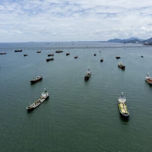 ΙΡΑΝ ΦΡΟΥΡΟΙ ΤΗΣ ΕΠΑΝΑΣΤΑΣΗΣ ΣΤΕΝΑ ΤΟΥ ΟΡΜΟΥΖ