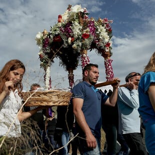 Εκκλησάκια στην Αθήνα για τον Επιτάφιο, χωρίς πολυκοσμία