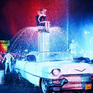 Στο Coachella η Σαμπρίνα ανέβηκε για να γίνει μύθος και ο Μπίμπερ για να μείνει μόνος με το όνομά του