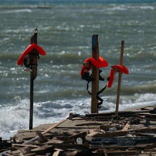 ΜΕΤΑΝΑΣΤΕΣ ΒΥΘΙΣΗ ΣΚΑΦΟΣ
