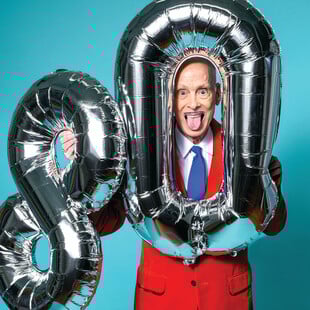 Στα 80 του, ο Τζον Γουότερς δεν γίνεται αξιοσέβαστος. Γίνεται πιο αδιόρθωτος