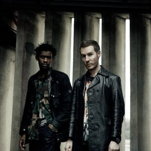 Η επιστροφή των Massive Attack με τον Tom Waits σε ένα τραγούδι για τους πολέμους του τώρα