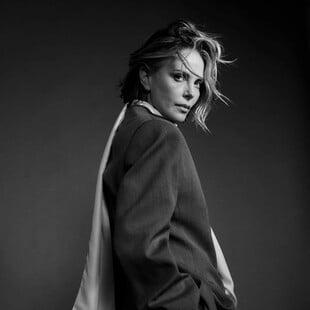 Η Σαρλίζ Θερόν απαντά στον Τιμοτέ Σαλαμέ: «Σε 10 χρόνια η AI θα μπορεί να κάνει τη δουλειά σου»