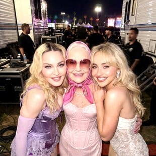 Κι είμαστε ακόμα ζωντανοί, μέσα πια στη σκηνή: από τη selfie της Ellen, στη Madonna και την Σαμπρίνα Κάρπεντερ