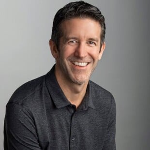 JOHN TERNUS ΠΟΙΟΣ ΕΙΝΑΙ ΝΕΟΣ CEO APPLE