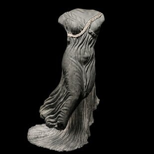 Το Met βάζει στο κάδρο σώματα που η μόδα έκανε χρόνια πως δεν έβλεπε