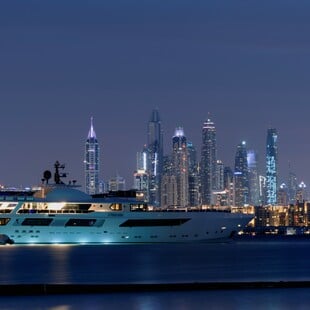 ΚΟΣΜΟΣ ΔΙΣΕΚΑΤΟΜΜΥΡΙΟΥΧΟΙ