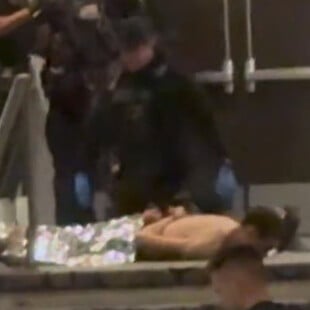 ΠΥΡΟΒΟΛΙΣΜΟΙ ΛΕΥΚΟΣ ΟΙΚΟΣ ΔΡΑΣΤΗΣ