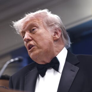 ΝΤΟΝΑΛΝΤ ΤΡΑΜΠ ΠΥΡΟΒΟΛΙΣΜΟΙ ΛΕΥΚΟΣ ΟΙΚΟΣ ΗΠΑ