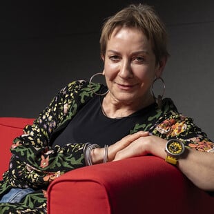 Λένα Διβάνη: «Τα δικά μας τα παιδιά με δύο διδακτορικά είναι γκαρσόνια, κι άλλοι γίνονται υπουργοί»