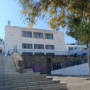 Λυκαβηττός: Το σχολείο-μνημείο του Δημήτρη Πικιώνη που καταρρέει