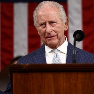 ΒΑΣΙΛΙΑΣ ΚΑΡΟΛΟΣ ΘΥΜΑΤΑ ΕΠΣΤΑΙΝ