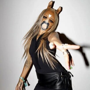 HorsegiirL: Η πιο WTF περσόνα που είδαμε τελευταία στη μουσική