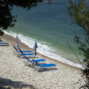 ΤΟΥΡΙΣΤΑΣ ΞΑΠΛΩΣΤΡΑ ΑΠΟΖΗΜΙΩΣΗ ΕΛΛΗΝΙΚΟ ΝΗΣΙ