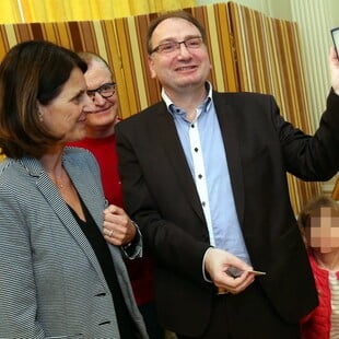 ΓΑΛΛΟΣ ΚΑΘΗΓΗΤΗΣ ΑΠΑΤΗ ΒΡΑΒΕΙΟ