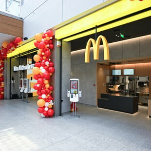 Η McDonald’s γιορτάζει 35 χρόνια στην Ελλάδα με νέο εστιατόριο στο The Mall Athens