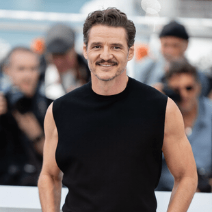 Ο Pedro Pascal πέταξε economy για τις Κάννες και οι πρώην πιλότοι ξεμπροστιάζουν τη χλιδή των private jets