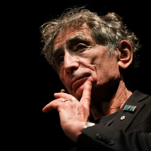 Γκάμπορ Ματέ: «Έχουμε απεγνωσμένα ανάγκη ο ένας τον άλλον»