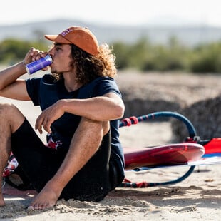 Red Bull Summer Edition με γεύση Pink Grapefruit: Το νέο energy ritual κάθε καλοκαιρινής ημέρας