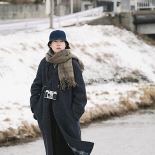 Two Seasons, Two Strangers